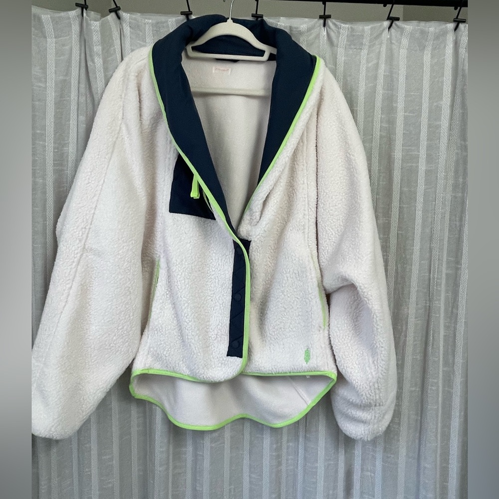 Free people hit the slopes shell jacket. NWT. Size medium